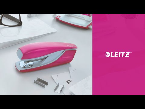Vídeo do produto Grampeador 30 Folhas com Extrator Metálico Leitz WOW Pink