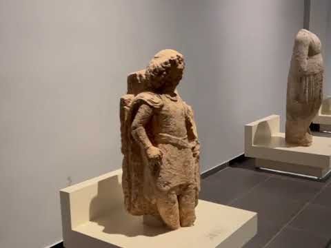 Estátua de Urfa ou Homem de Urfa. Também é conhecido como Estátua de Balıklıgöl.