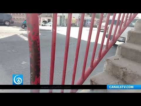 Video: Puente peatonal en Ayotla, sin mantenimiento, representa riesgo para transeúntes