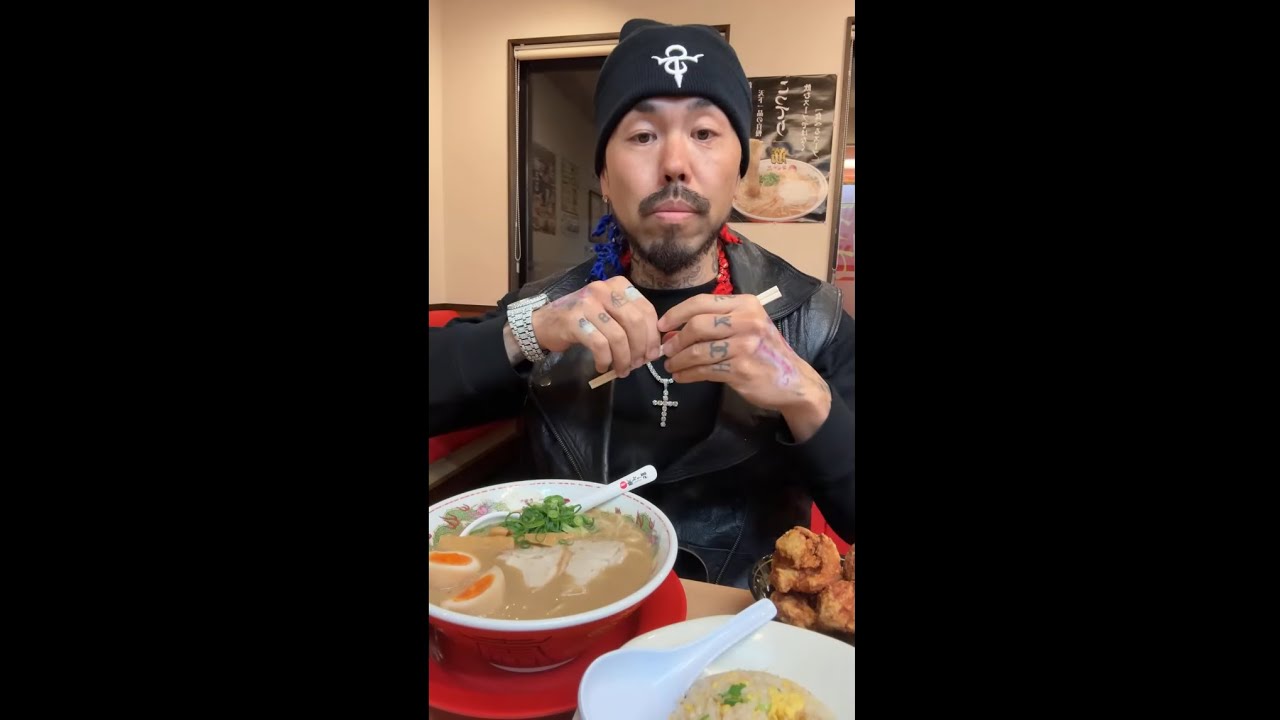 久しぶりに天下一品でラーメンと炒飯と唐揚げ🍜🍗これぞ男飯【SHOがライブ配信中！】