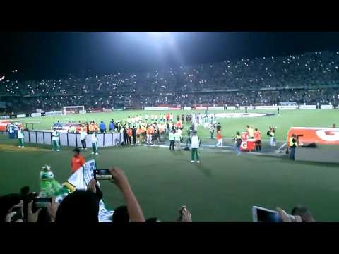 "Atletico Nacional Vs Sporting Cristal de Peru  Asi se Vive La Pasion del Futbol" Barra: Los del Sur • Club: Atlético Nacional • País: Colombia