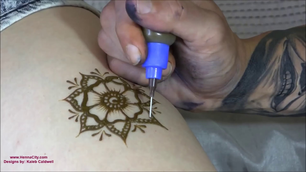 simple arabic mehndi tattoo design on legs by henna city