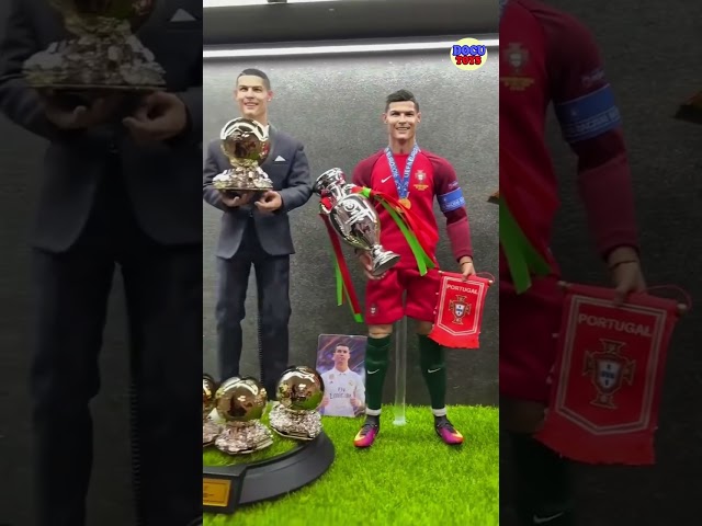 Vídeo relacionado con MINIX BANDAI Figura de colección 12cm - Cristiano Ronaldo - Selección Portugal - Coleccionables para Exhibición - Idea de Regalo - Juguetes para Niños Y Adultos - Fans De Fútbol (MN18031)