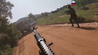 Khoảnh khắc hoảng loạn khi xe tăng Ukraine bị lực lượng Nga phục kích