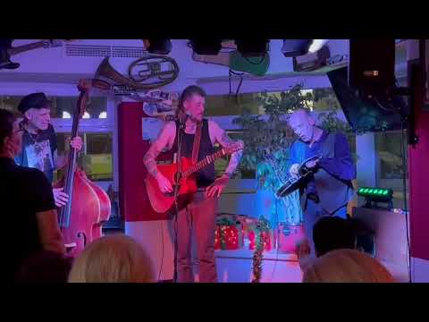 Cluas & Flo: Rose Tatoo,