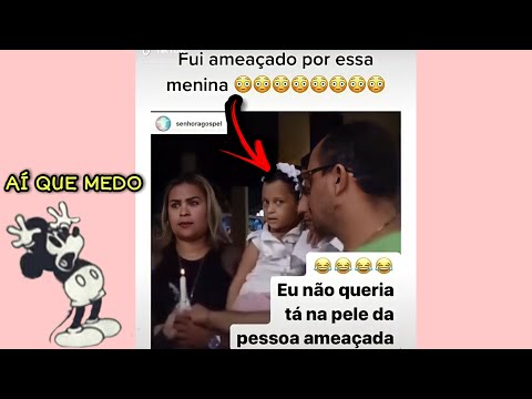 MENINA SENDO BATIZADA E AMEAÇANDO AS PESSOAS