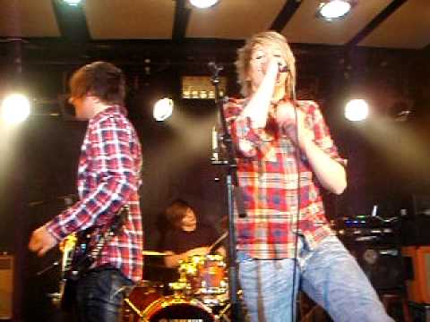 The Friday Gossip - Briller Plus Fort