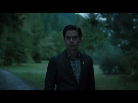 Riverdale 6x01 Jughead telling I story about Rivervale ther lives. Betty Had call form Kevin.