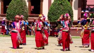 preview picture of video 'Dara'ang girls dance at temple festival'