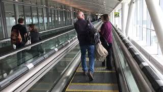 途中広告なし Dual speed escalator