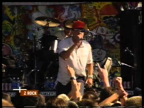 Warped Tour 1999 - 02 - Pennywise