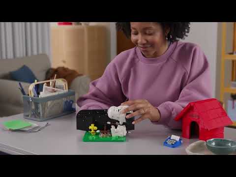 Gambar LEGO Ideas Peanuts Snoopy Doghouse Set 964 pcs 21368 - Merah/Putih