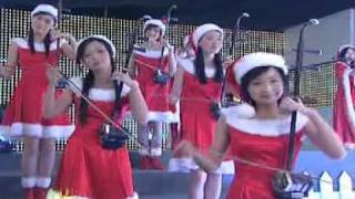 12 Girls Band - Christmas Eve (12 Girls Of Christmas)
