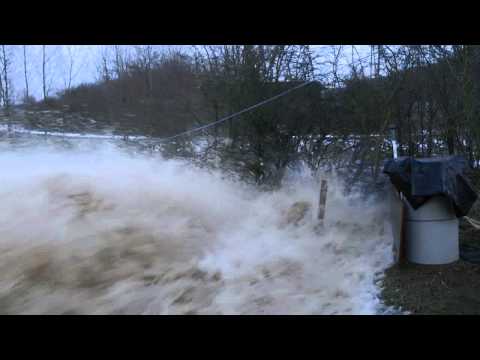 Wave overtopping tests at Nijmegen