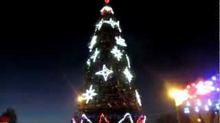 preview picture of video 'Christmas Tree in Alchevsk on New Year 2013 - Алчевск новогодняя ёлка 2013'