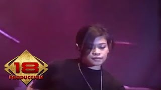 Download lagu Cokelat - Bendera (Live Konser Cianjur 28 Agustus 2007) mp3 Download lagu Cokelat - Bendera (Live Konser Cianjur 28 Agustus 2007) mp3