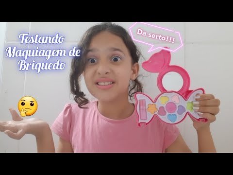 Testando maquiagem de brinquedo | Sarah