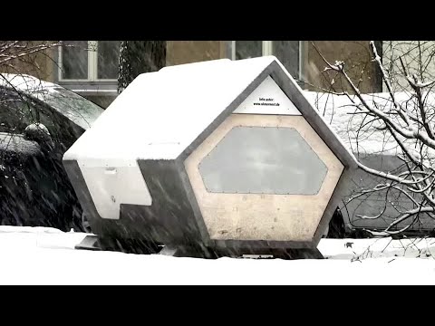 ドイツの都市がホームレスのためのシェルターとしてスリープポッドをテスト (German city tests sleep pods as shelter for homeless)