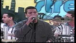 &quot;Sin querer queriendo&quot; Victor Manuelle Live