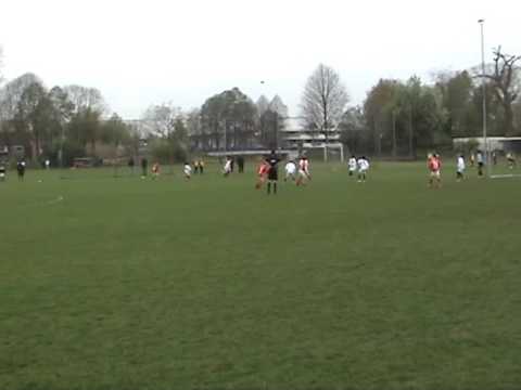 Eerste poule wedstrijd Barcelona Soccer Schools - DOVO JO11-1