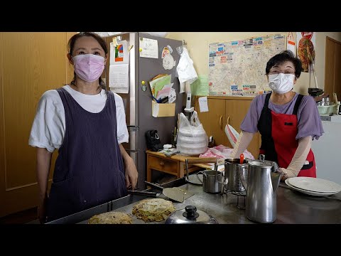 [Restaurante famoso de larga data] ¡Un restaurante de okonomiyaki dirigido por madre e hija! Por 600 yenes, podrás sentirte curado por el delicioso sabor y la atmósfera.