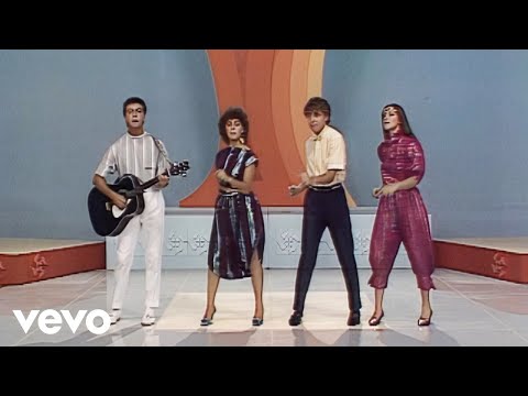 Los Chicos De La Bahía - Camino del Sur (300 Millones (Actuación TVE))