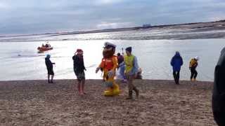 preview picture of video 'West Mersea Boxing Day Dip 2013'