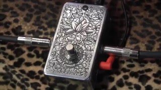 Video thumbnail for Moollon VINTAGE LOTUS OCTAH octave fuzz demo with Strat & Mojo Mt Pilot by gearmanndude