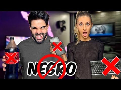 PROHIBIDO TOCAR el COLOR NEGRO en LA VIDA REAL durante 24 HORAS!!