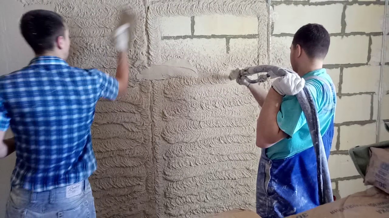 Штукатурка стен пошагово для новичков видео. Нанесение декоративной штукатурки механизированным способом. Торкрет штукатурка внутренняя отделка. Механизированная штукатурка станция. Стяжка из торкрет штукатурки.