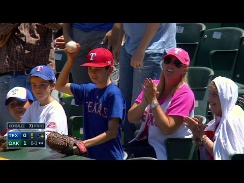 Young fan catches a foul ball, gets cheers