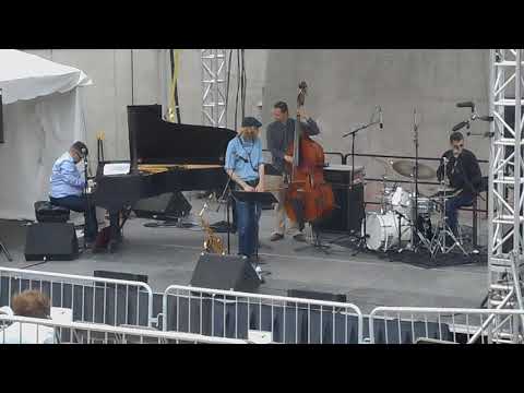 download lagu mp3 mp4 Zen Zadravec Quartet, download mp3 Zen Zadravec Quartet free download, download mp3 Zen Zadravec Quartet