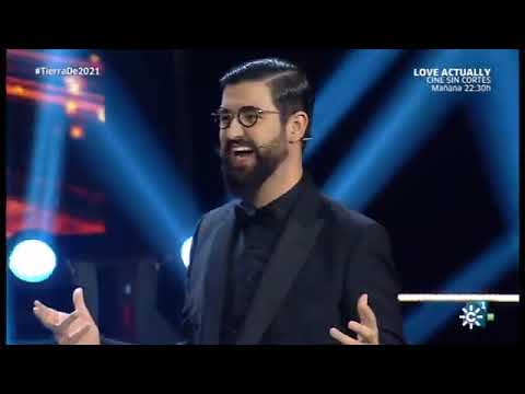 Rocío Madrid con escote de infarto en Nochevieja