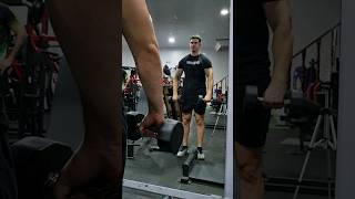 REMO AL MENTÓN CON MANCUERNAS