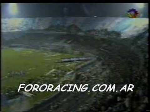 "Racing bandera gigante (canal 13)" Barra: La Guardia Imperial • Club: Racing Club • País: Argentina