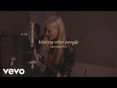 Lennon Stella - "Kissing Other People” // Acoustic