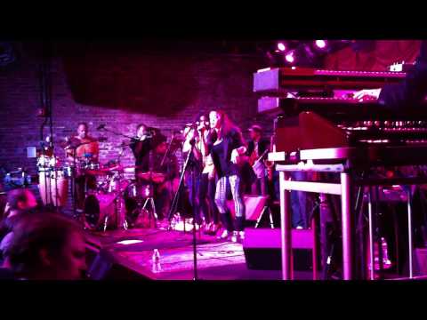 Soulive with ?uestlove on drums ft. Neville Brothers (Bowlive 2011)