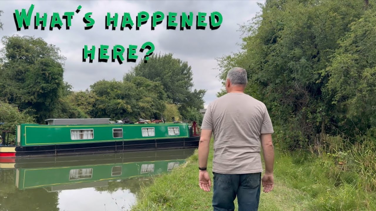 Narrowboat adrift on the Grand Union Canal
