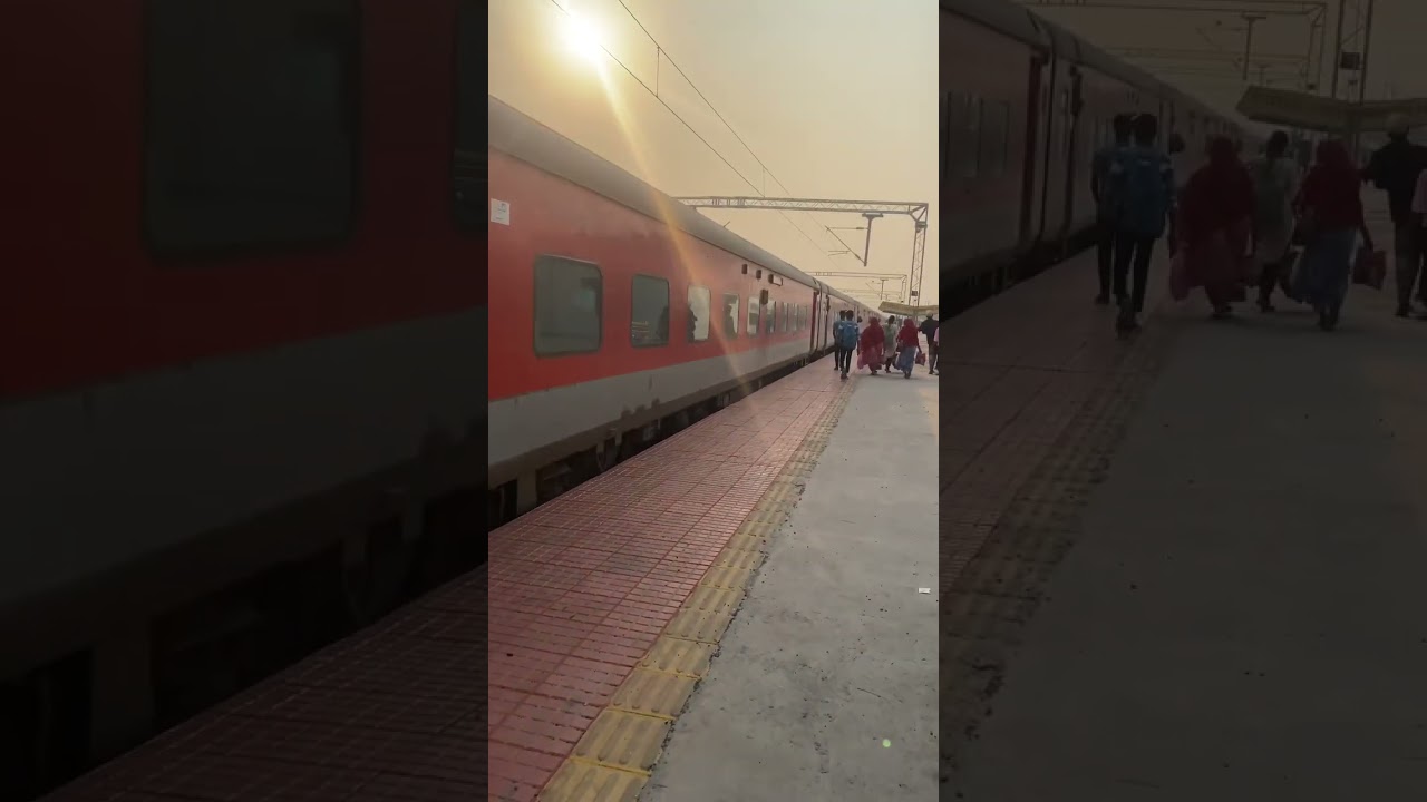 Watch video Visakhapatnam - Korba link express arriving nawapara station Now Visakhapatnam - Korba link express arriving nawapara station