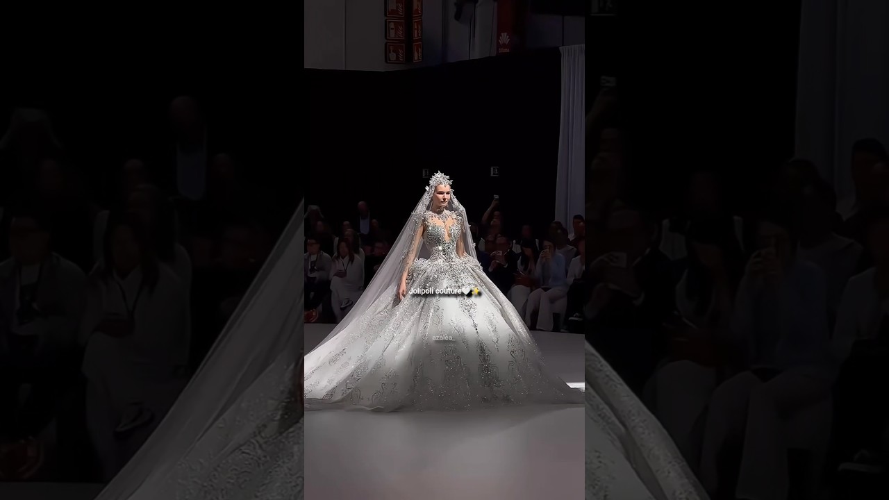 This bridal dress😭🫶🏻#fashion #fyp #pinterest #gown #viralvideo #ytshorts