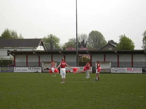 SK.Wachtebeke kampioen, dansje spelersvrouwen ?