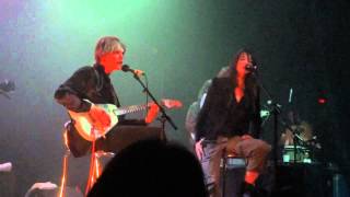 Connan Mockasin feat. Charlotte Gainsbourg- Out Of Touch (live) @ La Cigale Paris