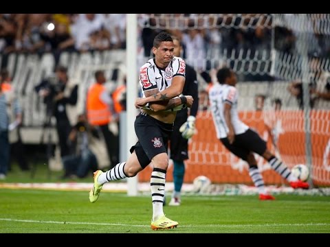 Com três de Luciano, Corinthians goleia Goiás na Arena Corinthians