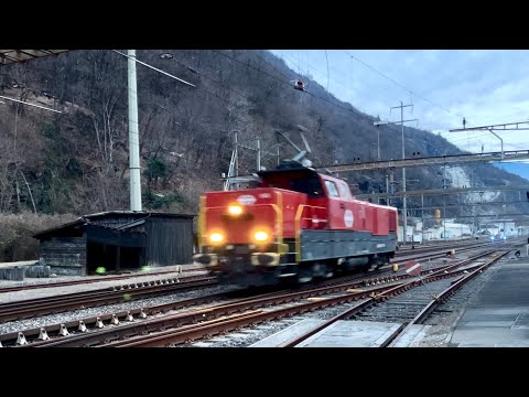 #437# TRENI MERCI - Locomotore da manovra in transito a Osogna al tramonto! #alptransit 