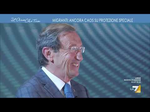 Momento di 'imbarazzo' in studio, Myrta Merlino a Maurizio Gasparri: "C'è Gianfranco Fini, ...