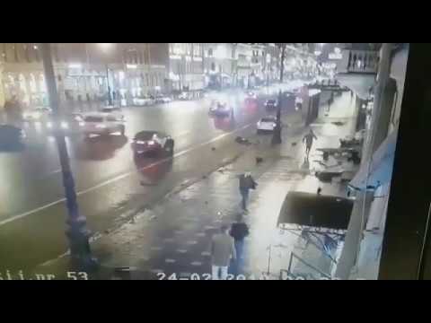 СБИЛ ШЕСТЕРЫХ И УБИЛ ДВОИХ! Пьяный водитель на БМВ X6. Невский Проспект. Санкт-Петербург.