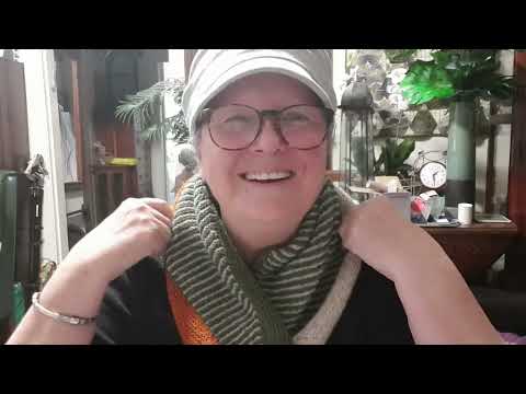 Vertices Unite Shawl and Quilting #verticesunite @StephenWest#knitting #quilting