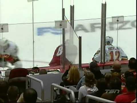 Scottie Upshall drills Jarome Iginla