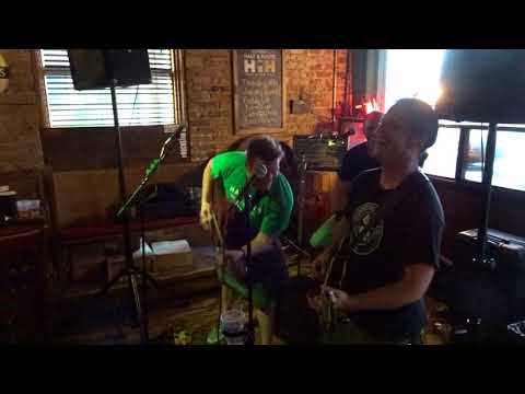 "Waxies Dargle" Clover's Revenge LIVE at McCabe's Irish Pub, Bradenton, FLA (6-2-18)