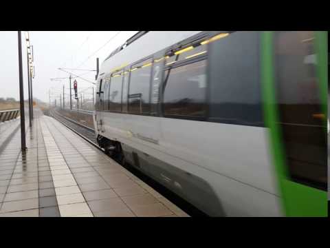 Einfahrt S5X in Flughafen Leipzig Halle auf Gleis 2